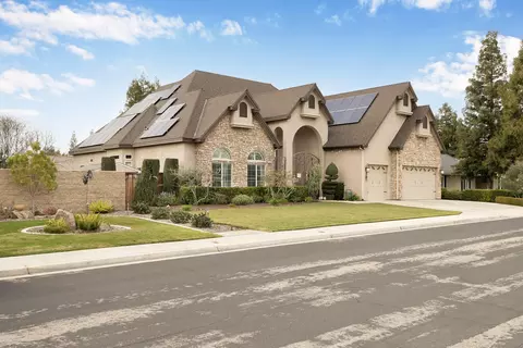 Exterior - 3102 Burl Ave, Clovis, CA 93611 photo 3 of 8