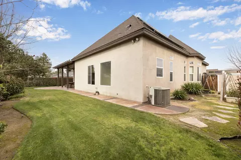 Exterior - 3102 Burl Ave, Clovis, CA 93611 photo 8 of 8