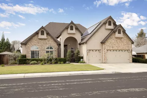 Exterior - 3102 Burl Ave, Clovis, CA 93611 photo 2 of 8