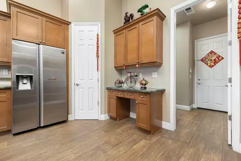 Kitchen - 3102 Burl Ave, Clovis, CA 93611 photo 4 of 5