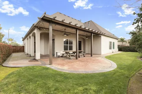 Exterior - 3102 Burl Ave, Clovis, CA 93611 photo 4 of 8