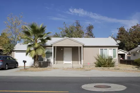 710 E Ivy St, Hanford, CA 93230