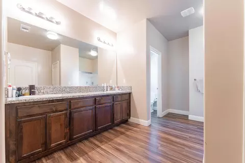 Bath - 2408 San Ardro St, Wasco, CA 93280 photo 1 of 6