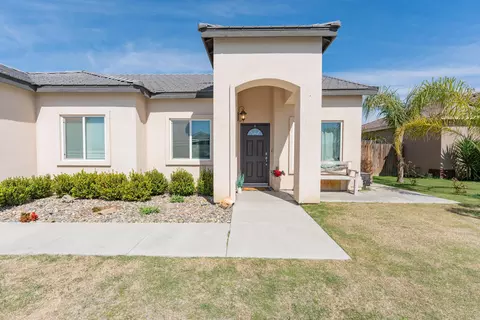 Exterior - 2408 San Ardro St, Wasco, CA 93280 photo 5 of 6