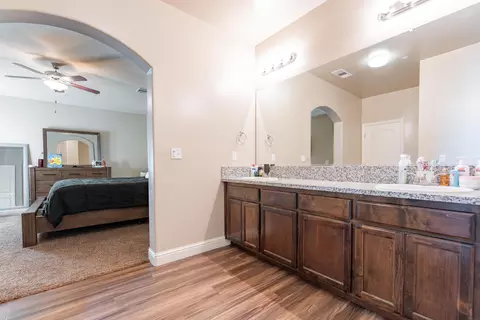 Bath - 2408 San Ardro St, Wasco, CA 93280 photo 4 of 6