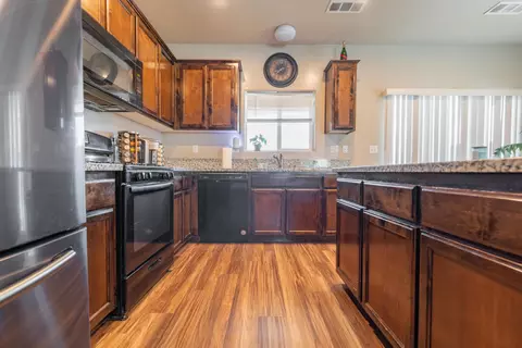Kitchen - 2408 San Ardro St, Wasco, CA 93280 photo 3 of 6