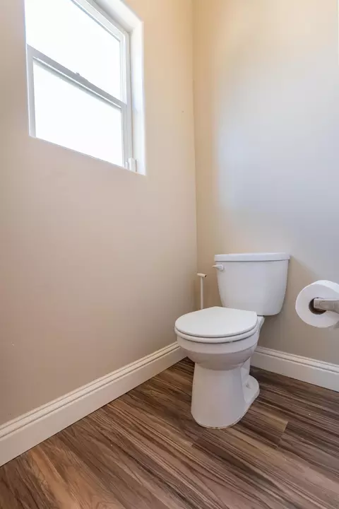 Bath - 2408 San Ardro St, Wasco, CA 93280 photo 3 of 6
