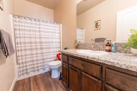 Bath - 2408 San Ardro St, Wasco, CA 93280 photo 6 of 6