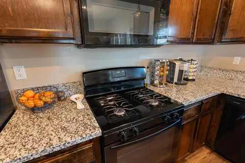 Kitchen - 2408 San Ardro St, Wasco, CA 93280 photo 6 of 6