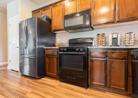 Kitchen - 2408 San Ardro St, Wasco, CA 93280 photo 4 of 6
