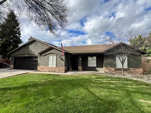2637 S Virmargo Ct, Visalia, CA 93292