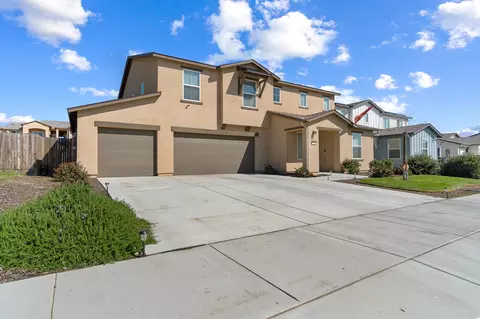 Exterior - 320 E Porter Ave, Visalia, CA 93291 photo 3 of 7