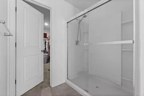 Bath - 320 E Porter Ave, Visalia, CA 93291 photo 5 of 6