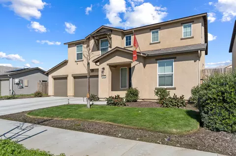 Exterior - 320 E Porter Ave, Visalia, CA 93291 photo 2 of 7