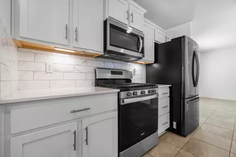Kitchen - 320 E Porter Ave, Visalia, CA 93291 photo 4 of 7