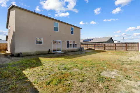 Exterior - 320 E Porter Ave, Visalia, CA 93291 photo 7 of 7
