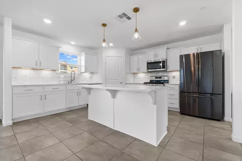 Kitchen - 320 E Porter Ave, Visalia, CA 93291 photo 2 of 7