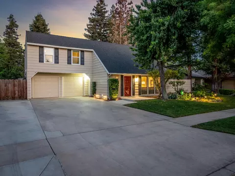 8220 N College Ave, Fresno, CA 93711