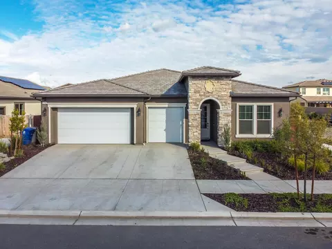 Exterior - 1749 N Carson Ave, Clovis, CA 93619 photo 8 of 8