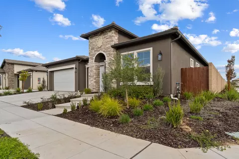 Exterior - 1749 N Carson Ave, Clovis, CA 93619 photo 2 of 8