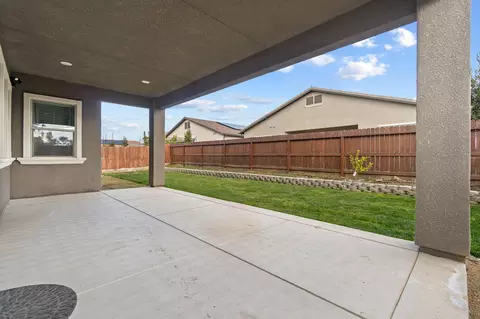 Exterior - 1749 N Carson Ave, Clovis, CA 93619 photo 4 of 8