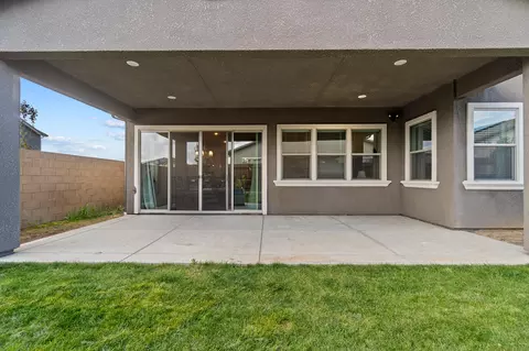 Exterior - 1749 N Carson Ave, Clovis, CA 93619 photo 5 of 8
