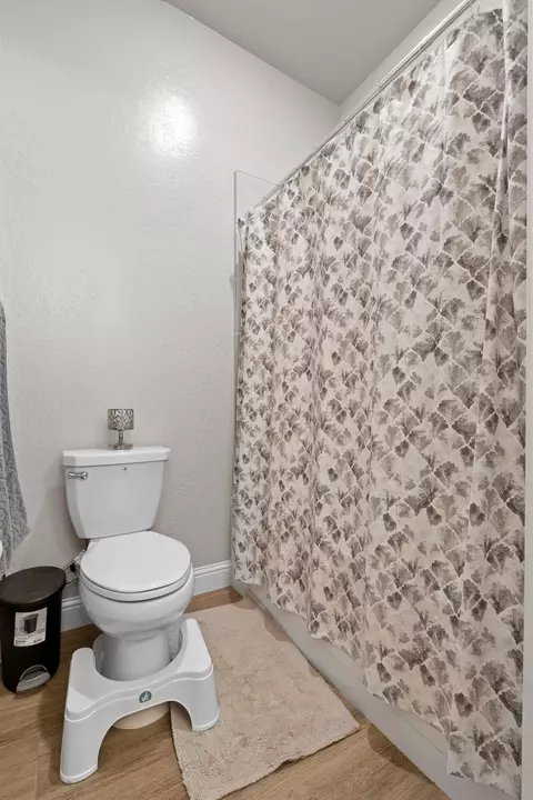 Bath - 1749 N Carson Ave, Clovis, CA 93619 photo 4 of 9