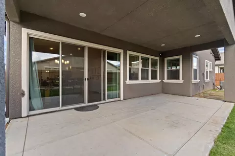 Exterior - 1749 N Carson Ave, Clovis, CA 93619 photo 3 of 8
