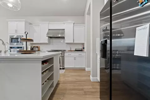 Kitchen - 1749 N Carson Ave, Clovis, CA 93619 photo 4 of 9