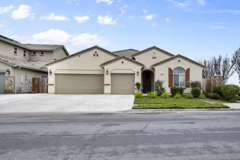 2805 Seaside Ave, Tulare, CA 93274