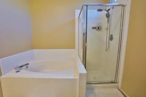 Bath - 1327 Mission Dr, Lemoore, CA 93245 photo 5 of 7