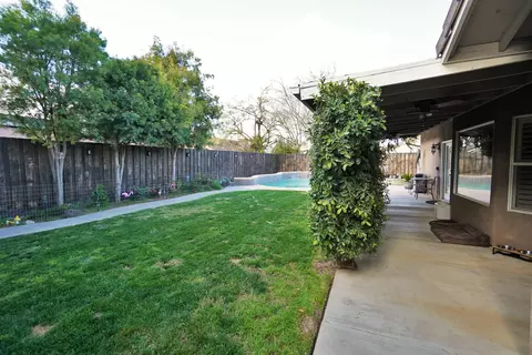 Exterior - 1327 Mission Dr, Lemoore, CA 93245 photo 27 of 29