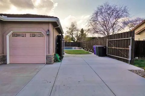 Exterior - 1327 Mission Dr, Lemoore, CA 93245 photo 5 of 29