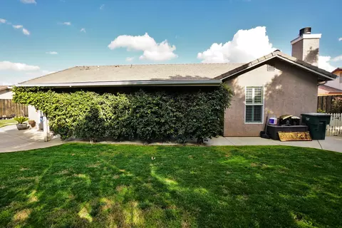 Exterior - 1327 Mission Dr, Lemoore, CA 93245 photo 11 of 29