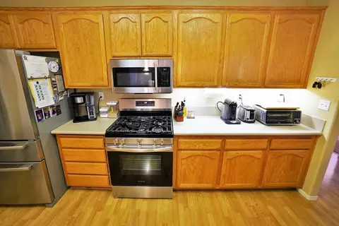 Kitchen - 1327 Mission Dr, Lemoore, CA 93245 photo 4 of 7