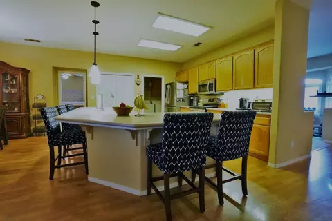 Kitchen - 1327 Mission Dr, Lemoore, CA 93245 photo 6 of 7