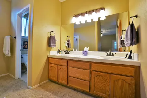 Bath - 1327 Mission Dr, Lemoore, CA 93245 photo 2 of 7
