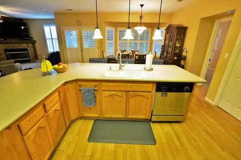 Kitchen - 1327 Mission Dr, Lemoore, CA 93245 photo 5 of 7
