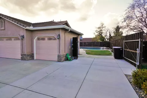 Exterior - 1327 Mission Dr, Lemoore, CA 93245 photo 4 of 29