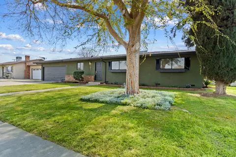 Exterior - 161 W Spring Ln, Lemoore, CA 93245 photo 2 of 8