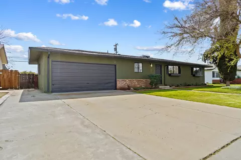 Exterior - 161 W Spring Ln, Lemoore, CA 93245 photo 3 of 8