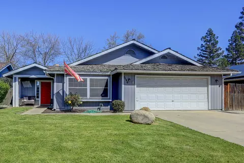 5146 W Iris Ct, Visalia, CA 93277