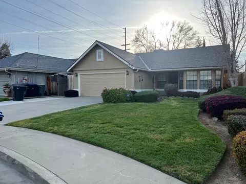 1931 S Stevenson Ct, Visalia, CA 93277