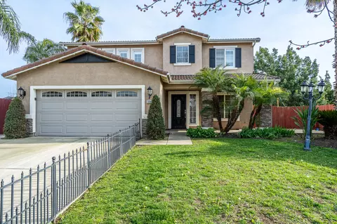 3845 E Villoy Ct, Visalia, CA 93292