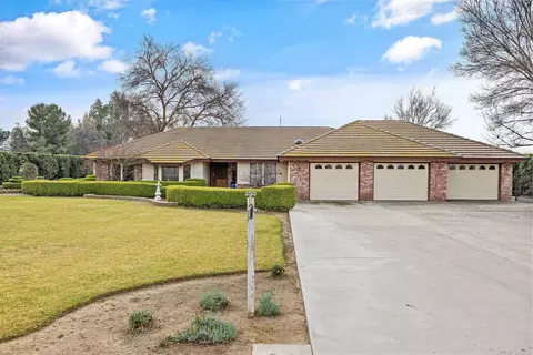 2405 W Firebaugh Ave, Exeter, CA 93221