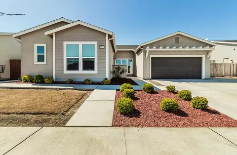 1926 N Sherman St, Hanford, CA 93230