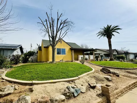366 N Magnolia St, Woodlake, CA 93286