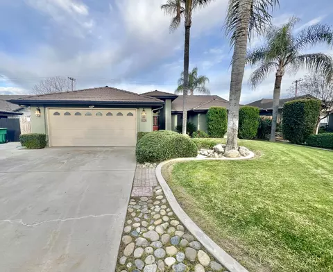 1030 N Jennifer Way, Porterville, CA 93257