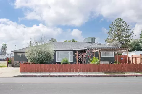 990 El Monte Way, Dinuba, CA 93618