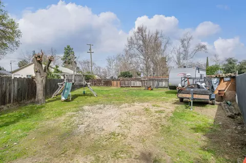 970 El Monte Way, Dinuba, CA 93618 photo 2